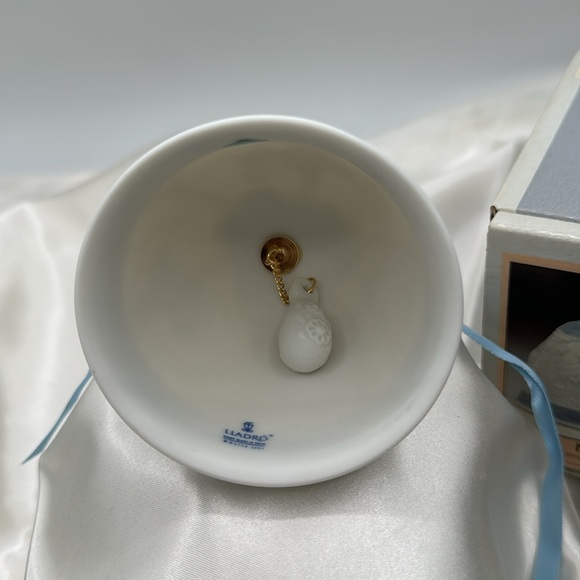 1990 Lladro Christmas Bell - Picture 6 of 8